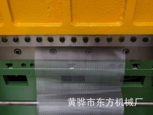 厂家直销 高速钢板网冲剪机 数控菱形网机械 圆孔拉网机批发